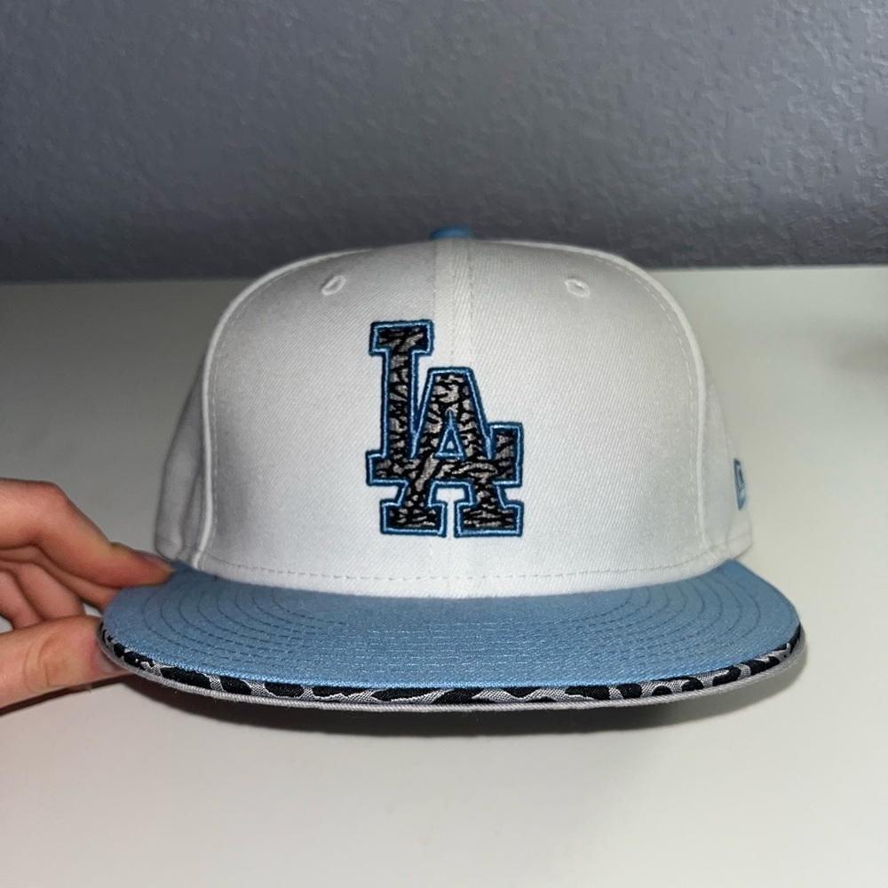 New era La dodgers white, gray, blue fitted cap size 7 3/8